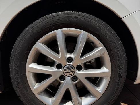 Used 2011 Volkswagen Jetta SE FWD image 29