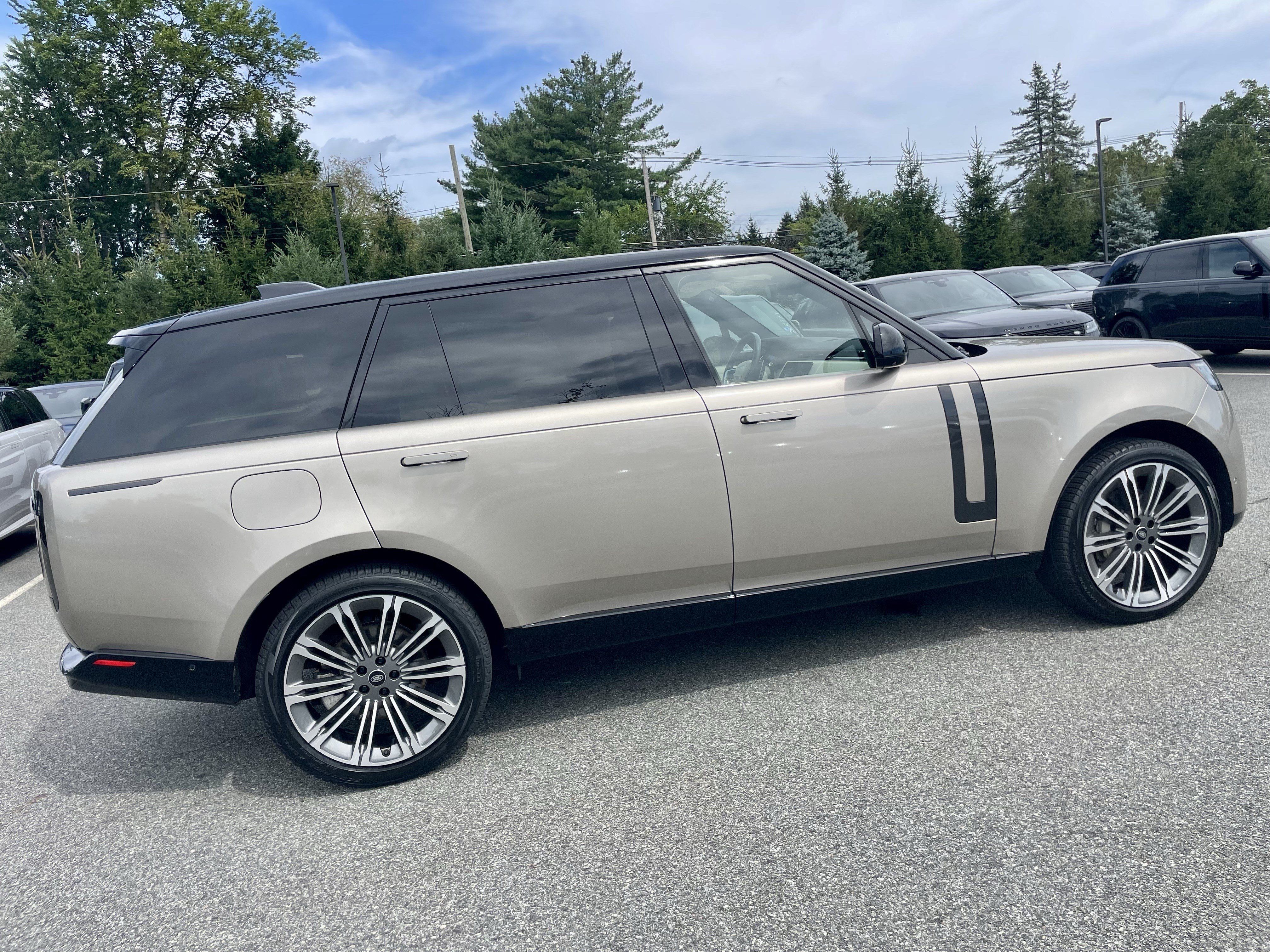 Used 2025 Land Rover Range Rover Long Wheelbase SE AWD/4WD image 7