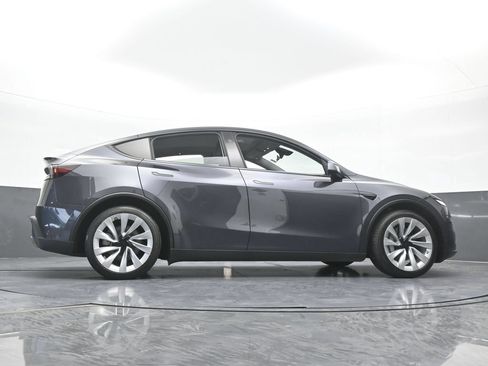 Used 2026 Tesla Model Y 2WD image 54