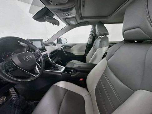 Used 2019 Toyota RAV4 XLE Premium FWD image 20