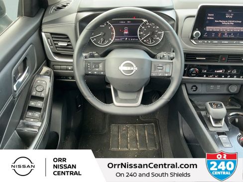 Used 2025 Nissan Rogue SV w/ SV Premium Package FWD image 14