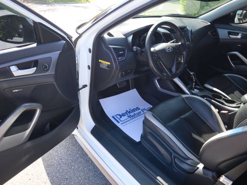 Used 2013 Hyundai Veloster Turbo FWD image 3