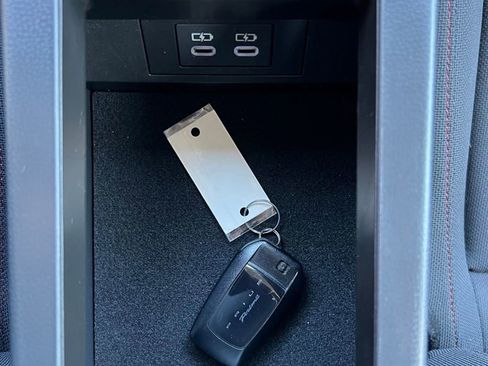 Used 2024 Toyota Prius Prime SE image 38