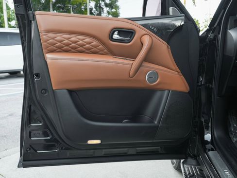 Used 2024 INFINITI QX80 Sensory image 31