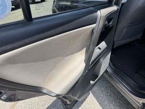 Used 2015 Toyota RAV4 LE AWD/4WD image 17