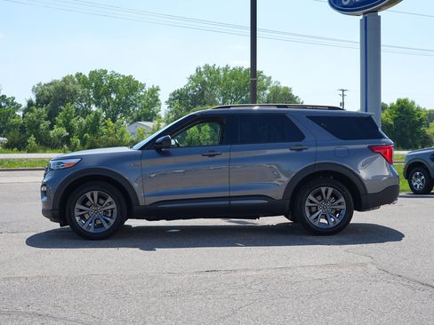 Used 2024 Ford Explorer XLT w/ Equipment Group 202A AWD/4WD image 7