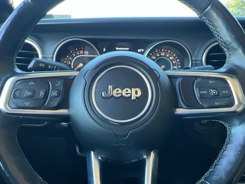 Used 2018 Jeep Wrangler Unlimited Sahara AWD/4WD image 22