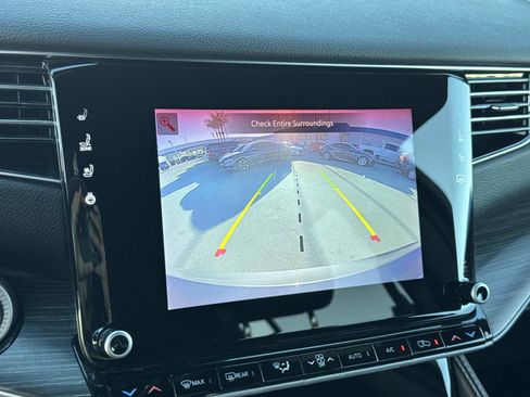 Used 2023 Jeep Wagoneer L Series III w/ Preferred Equipment Group image 16