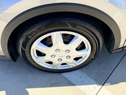 Used 2019 Toyota C-HR LE image 16