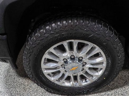 Used 2021 Chevrolet Silverado 2500 High Country w/ Z71 Off-Road Package AWD/4WD image 11