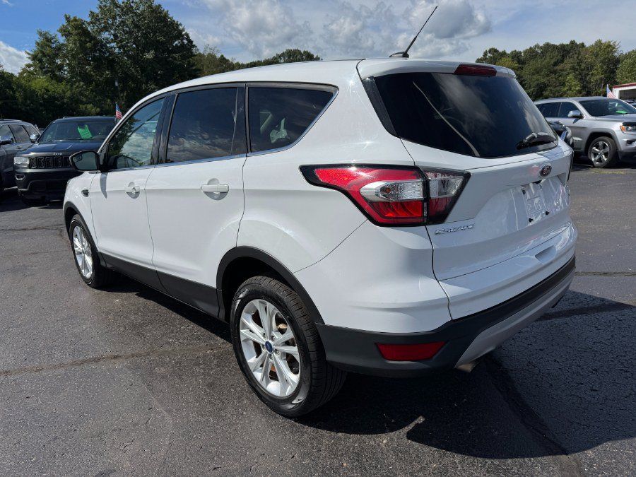 Used 2017 Ford Escape SE FWD image 3