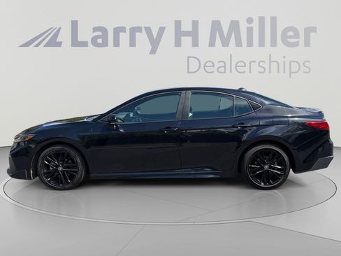 Used 2025 Toyota Camry SE FWD image 2