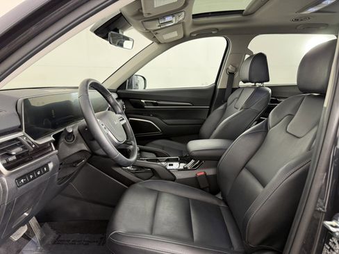 Used 2025 Kia Telluride S image 17
