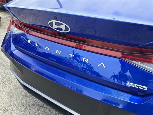 Used 2024 Hyundai Elantra Blue image 6