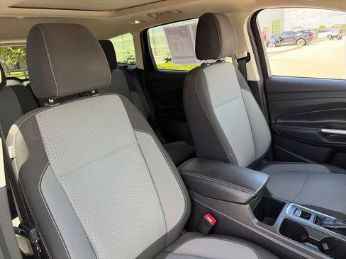 Used 2017 Ford Escape SE FWD image 12