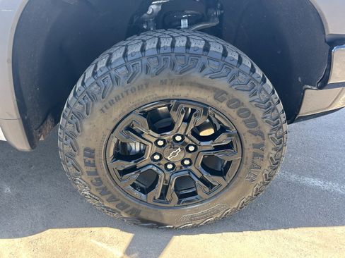 Certified 2025 Chevrolet Silverado 1500 ZR2 w/ Technology Package AWD/4WD image 9