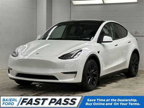 Used 2021 Tesla Model Y Long Range image 1