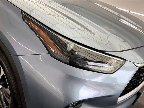 Used 2023 Toyota Highlander XLE AWD/4WD image 29