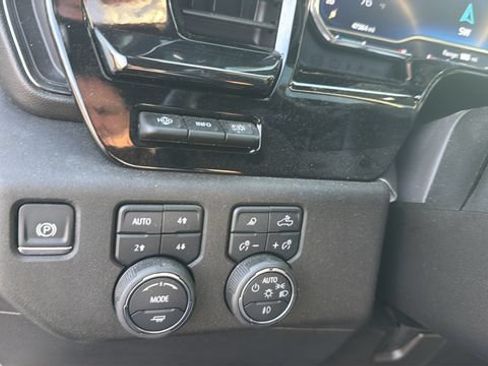 Used 2024 Chevrolet Silverado 2500 ZR2 w/ Technology Package AWD/4WD image 12
