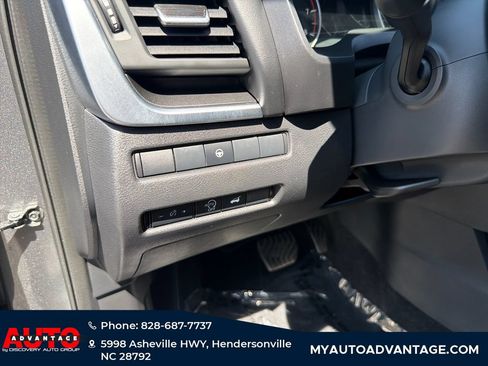 Used 2025 Nissan Rogue SV AWD/4WD image 12