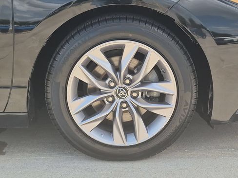 Used 2019 Toyota Avalon XLE w/ Moonroof Package FWD image 32