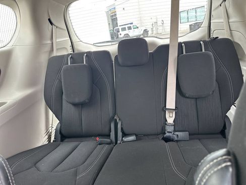 Used 2023 Chrysler Voyager LX FWD image 8
