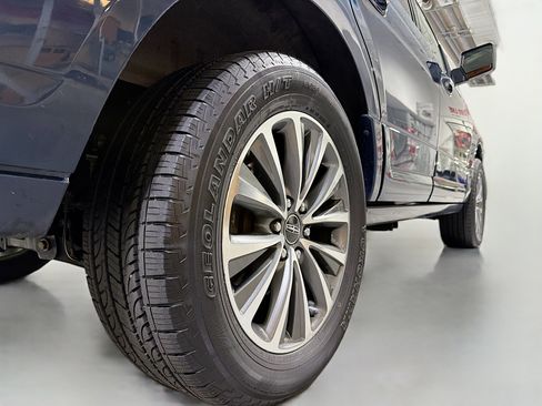 Used 2017 Lincoln Navigator Select image 24