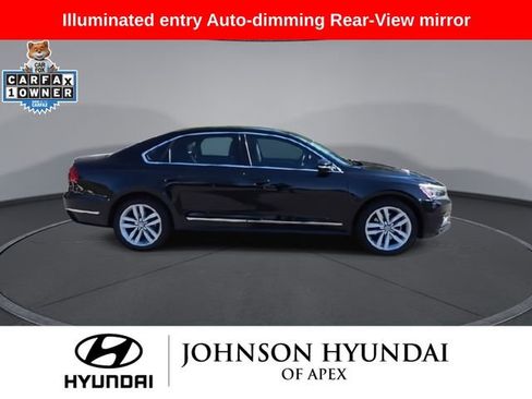 Used 2016 Volkswagen Passat 1.8T SEL Premium image 10