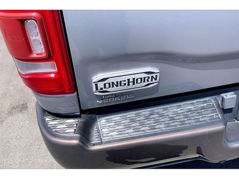 Used 2022 RAM 3500 Limited AWD/4WD image 9