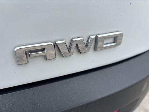 Used 2018 GMC Acadia SLT AWD/4WD image 16