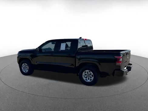 Used 2024 Nissan Frontier SV image 9
