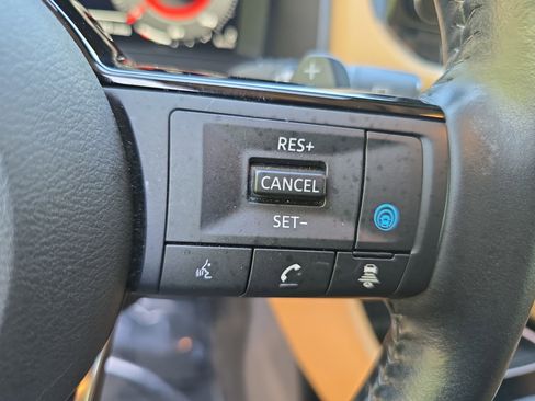Certified 2023 Nissan Rogue Platinum FWD image 18