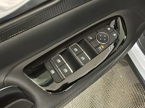 Used 2025 Nissan Murano SV FWD image 10