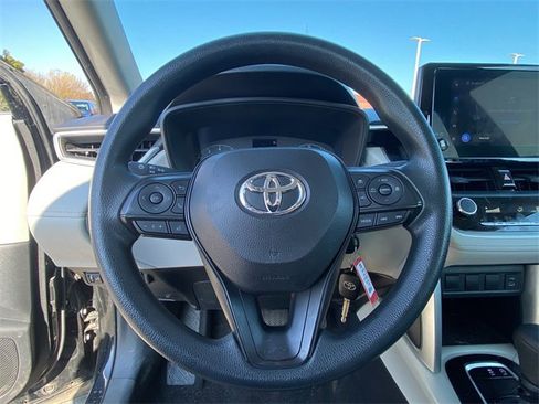 Used 2023 Toyota Corolla Cross L image 21