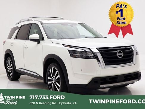 Used 2023 Nissan Pathfinder Platinum image 1