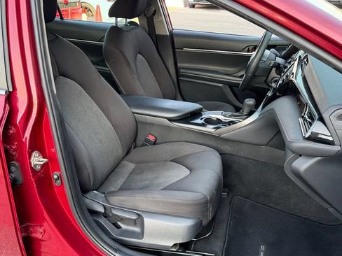 Used 2019 Toyota Camry LE FWD image 18