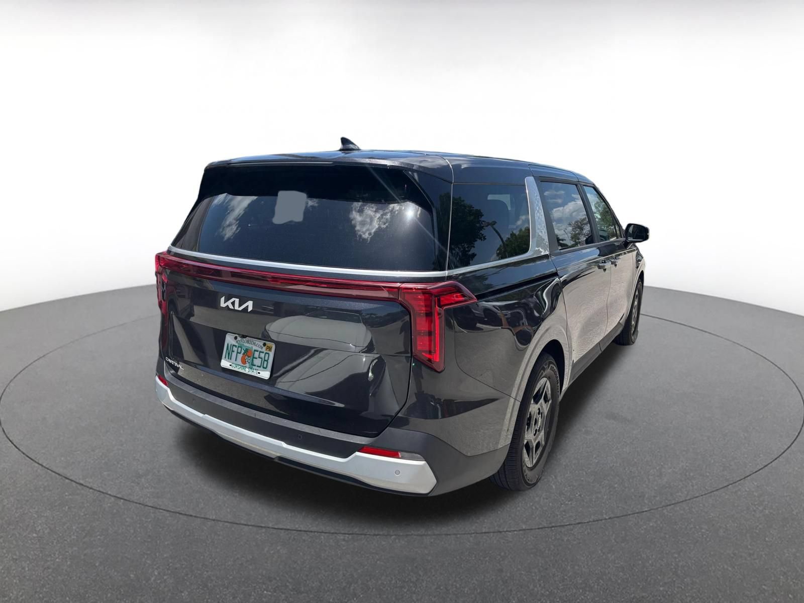 Used 2026 Kia Carnival FWD image 9