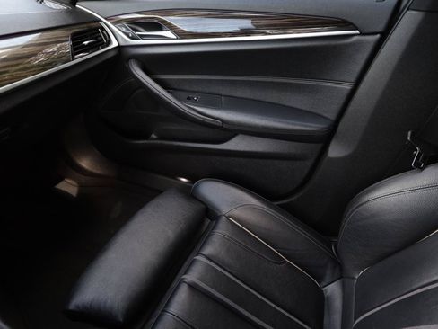 Used 2019 BMW 530i w/ Convenience Package RWD image 15