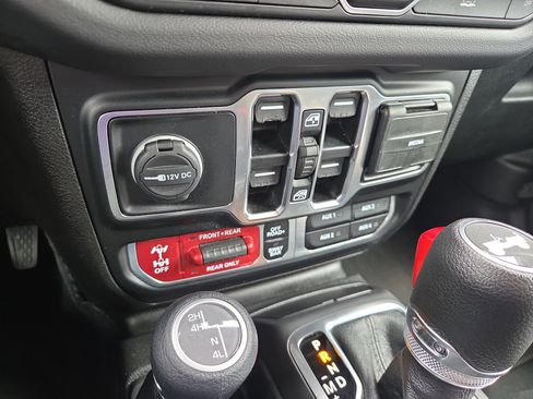 Used 2024 Jeep Wrangler Unlimited Rubicon AWD/4WD image 15