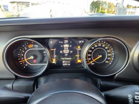 Used 2020 Jeep Wrangler Sport image 18