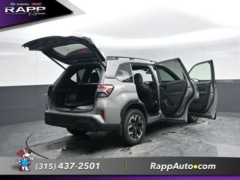 Used 2025 Subaru Forester Premium image 30