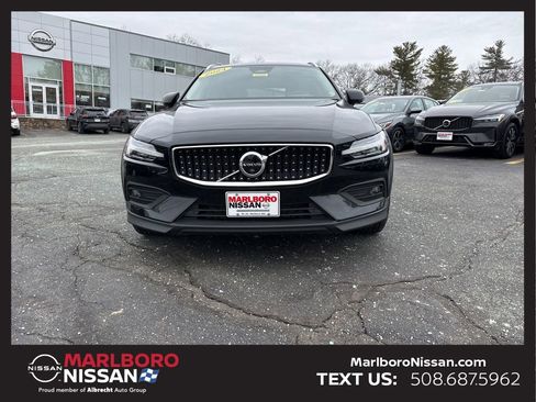 Used 2024 Volvo V60 B5 Cross Country Plus image 3