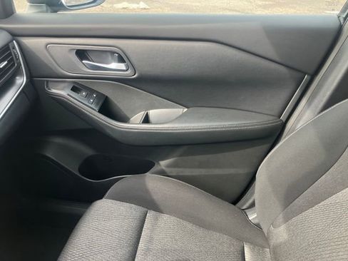 Used 2025 Nissan Rogue SV image 10