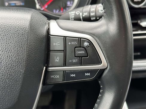 Used 2022 Toyota Highlander LE image 10