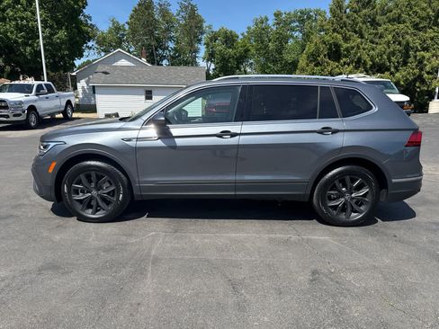 Used 2024 Volkswagen Tiguan SE w/ Panoramic Sunroof Package AWD/4WD image 6