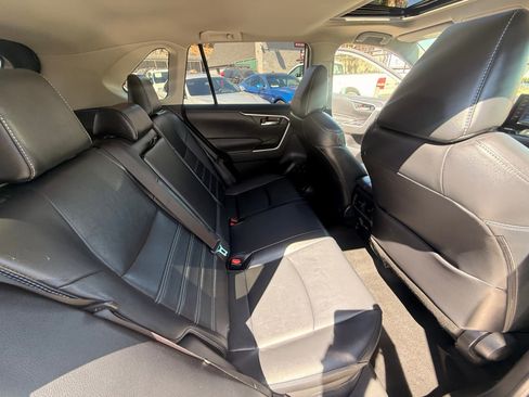 Used 2022 Toyota RAV4 XLE Premium image 17