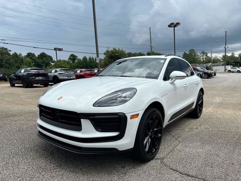 Used 2022 Porsche Macan AWD/4WD image 3