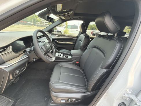 New 2026 Jeep Grand Cherokee L Limited AWD/4WD image 13