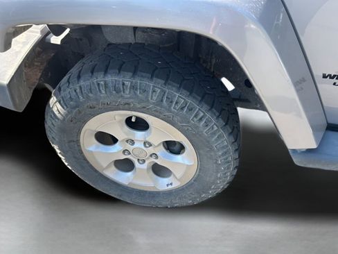 Used 2013 Jeep Wrangler Unlimited Sahara AWD/4WD image 16