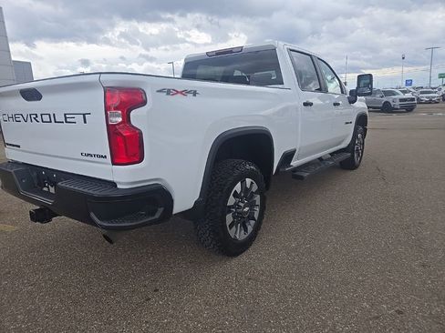 Used 2021 Chevrolet Silverado 2500 Custom w/ Custom Value Package image 7